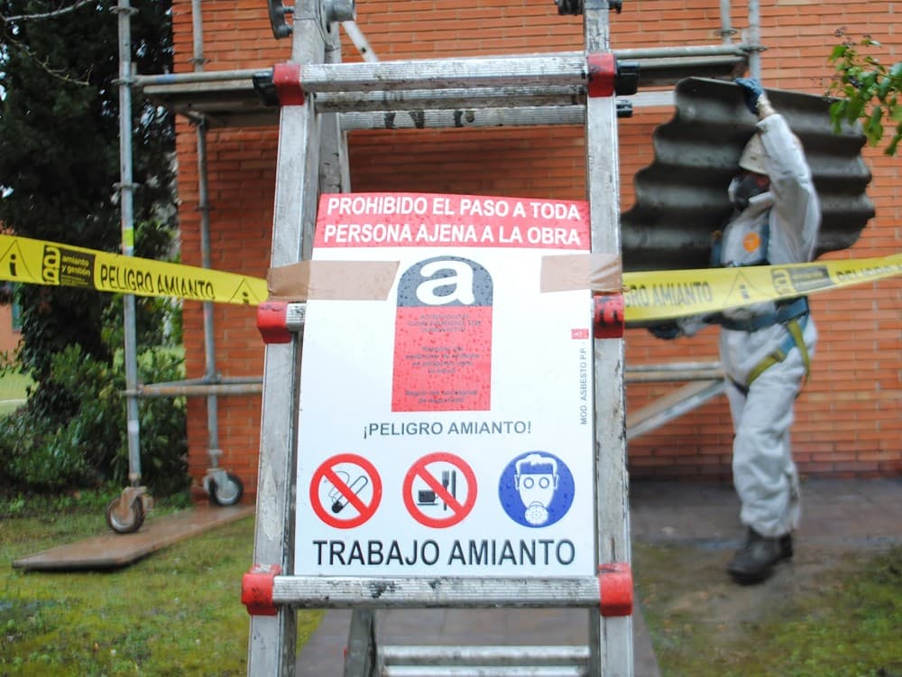 Empresa autorizada en la retirada de amianto en Pontevedra