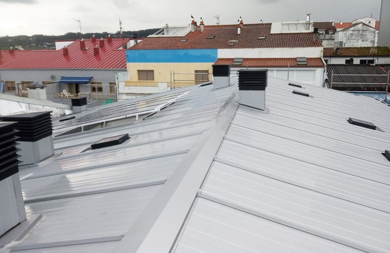 Poner tejado de panel sándwich en Pontevedra